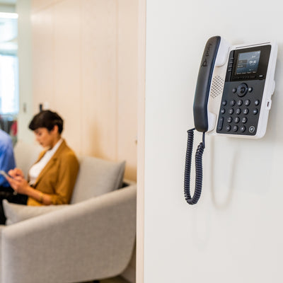 HPE HP Poly Edge E100 and PoE-enabled IP phone Black IPS (82M86AA) - Cartouches Certifiees