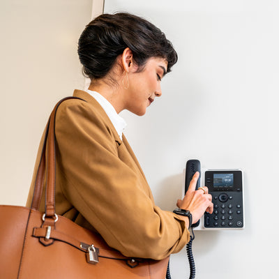 HPE HP Poly Edge E100 and PoE-enabled IP phone Black IPS (82M86AA) - Cartouches Certifiees