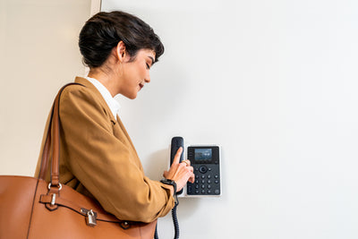 HPE HP Poly Edge E100 and PoE-enabled IP phone Black IPS (82M86AA) - Cartouches Certifiees