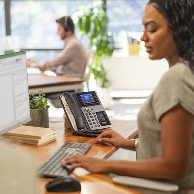 HPE HP Poly Edge E450 and PoE-enabled IP phone Black 8 lines IPS (82M90AA) - Cartouches Certifiees