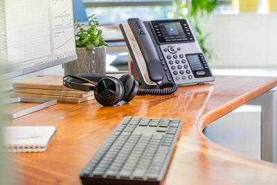 HPE HP Poly Edge E450 and PoE-enabled IP phone Black 8 lines IPS (82M90AA) - Cartouches Certifiees