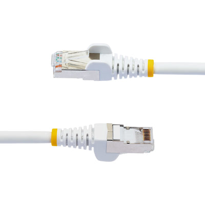 STARTECH .com networking cable White 2,4 m S/FTP (S-STP) Round (NLWH-8F-CAT6A-PATCH) - Cartouches Certifiees
